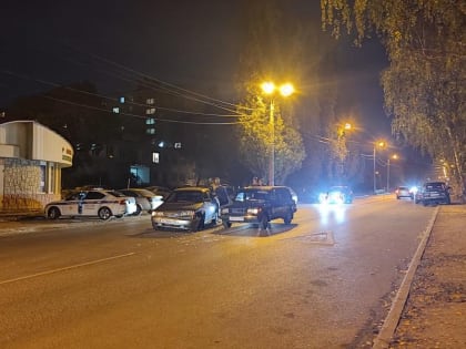 Лихачи не поделили дорогу в воронежском микрорайоне – результат на фото