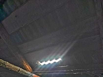 Воронежцы больше двух лет жалуются на протекающую крышу