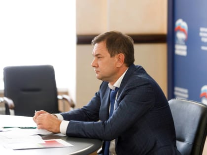 Владимир Нетёсов рассмотрел обращения жителей Семилукского района