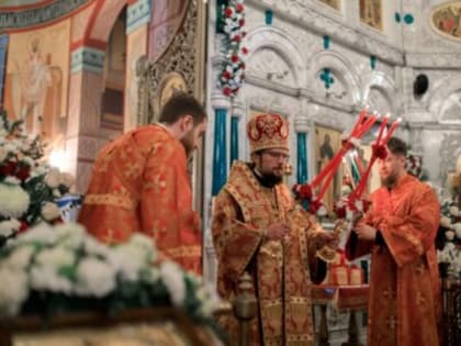В праздник Светлого Христова Воскресения Правящий Архиерей Россошанской епархии возглавил торжественное богослужение в Ильинском кафедральном соборе