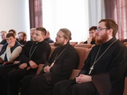 Для духовенства Россошанской епархии проведена лекция: «Обзор определений Священного Синода, посвященных упорядочению практики приходского богослужения»
