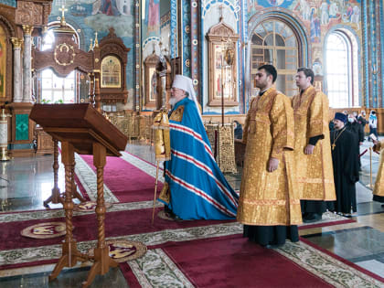 Архиерейское воскресное богослужение в Благовещенском кафедральном соборе