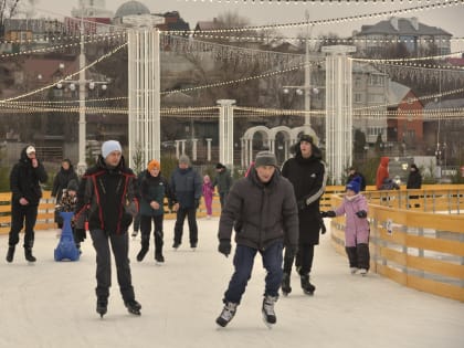Где и за сколько в Воронеже покататься на лыжах, коньках и тюбинге