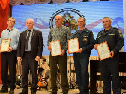 27 декабря в районном Доме культуры прошло торжественное мероприятие, посвященное Дню спасателя