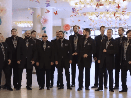 Мужской хор красивой песней обратился к воронежским женщинам