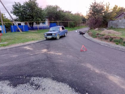 Юный водитель мопеда пострадал в аварии с легковушкой в Воронежской области