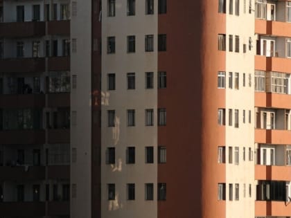 Очевидцы опубликовали видео падения воронежца из окна многоэтажки