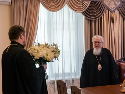 С 40-летием архиерейской хиротонии митрополита Воронежского и Лискинского Сергия поздравили сотрудники Воронежского епархиального управления