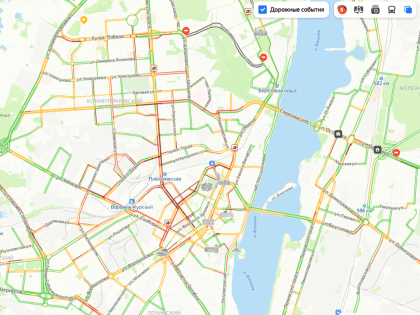 8-балльные пробки сковали превратившиеся в каток дороги Воронежа