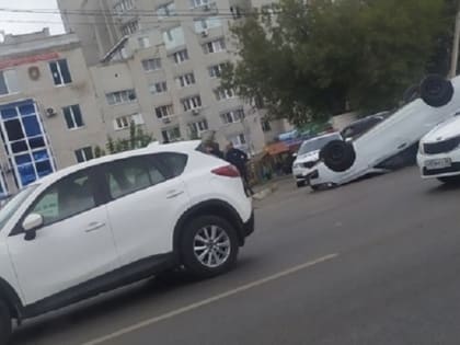 В Воронеже на Московском проспекте перевернулся автомобиль