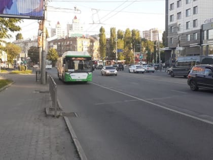 Водитель сломавшегося автобуса в Воронеже отказался возвращать пассажирам деньги