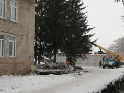 В Воронежской области вслед за детской поликлиникой не построили еще одно медицинское учреждение: где его ждали и насколько попали