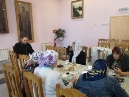 Встреча священнослужителя с прихожанами Ильинского кафедрального собора в канун Международного дня пожилых людей