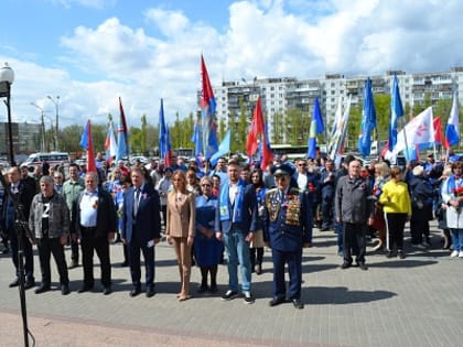  «Za Мир! Труд! Май!», «Zа мир без нацизма!»