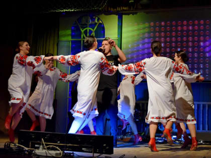 В районом доме культуры "Октябрь" состоялся концерт Александра Щербакова и группы "Ярилов зной"