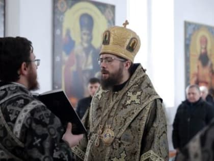 В пятницу первой седмицы Великого поста епископ Дионисий совершил Литургию Преждеосвященных Даров в Покровском храме с. Шапошниковка