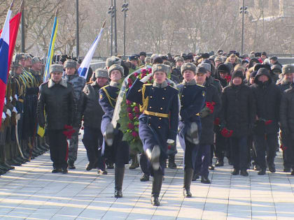 В Воронеже возложили цветы к могиле Неизвестного Солдата