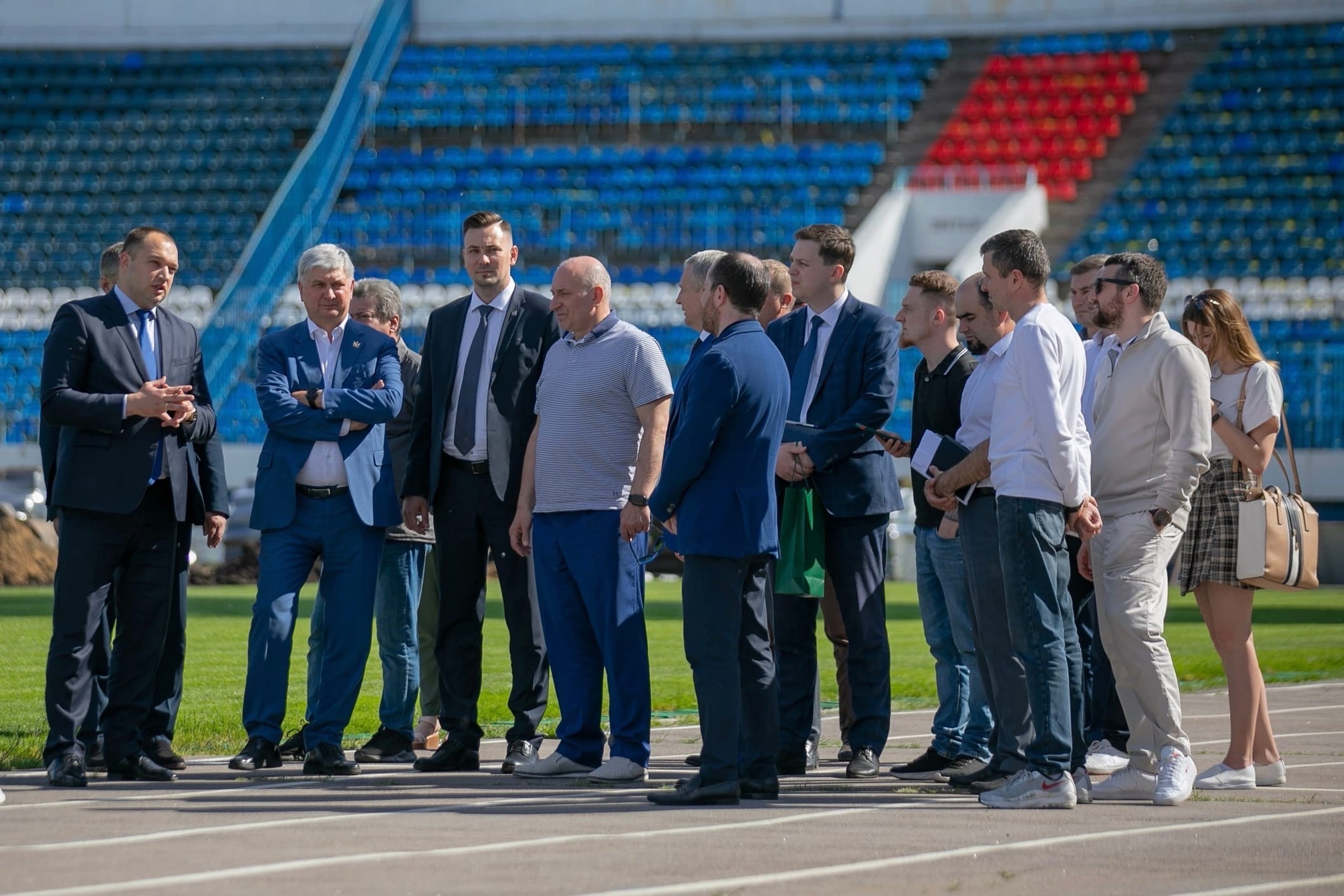 Фото нового стадиона факела. Факел Воронеж стадион профсоюзов. Центральный стадион профсоюзов Воронеж. Стадион профсоюзов Воронеж реконструкция. Стадион ФК факел Воронеж.