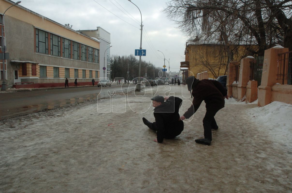 Ледяной дождь 2023. Гололед в Воронеже. Воронежцы продолжают травмироваться из-за гололеда. Гололед и гололедица.