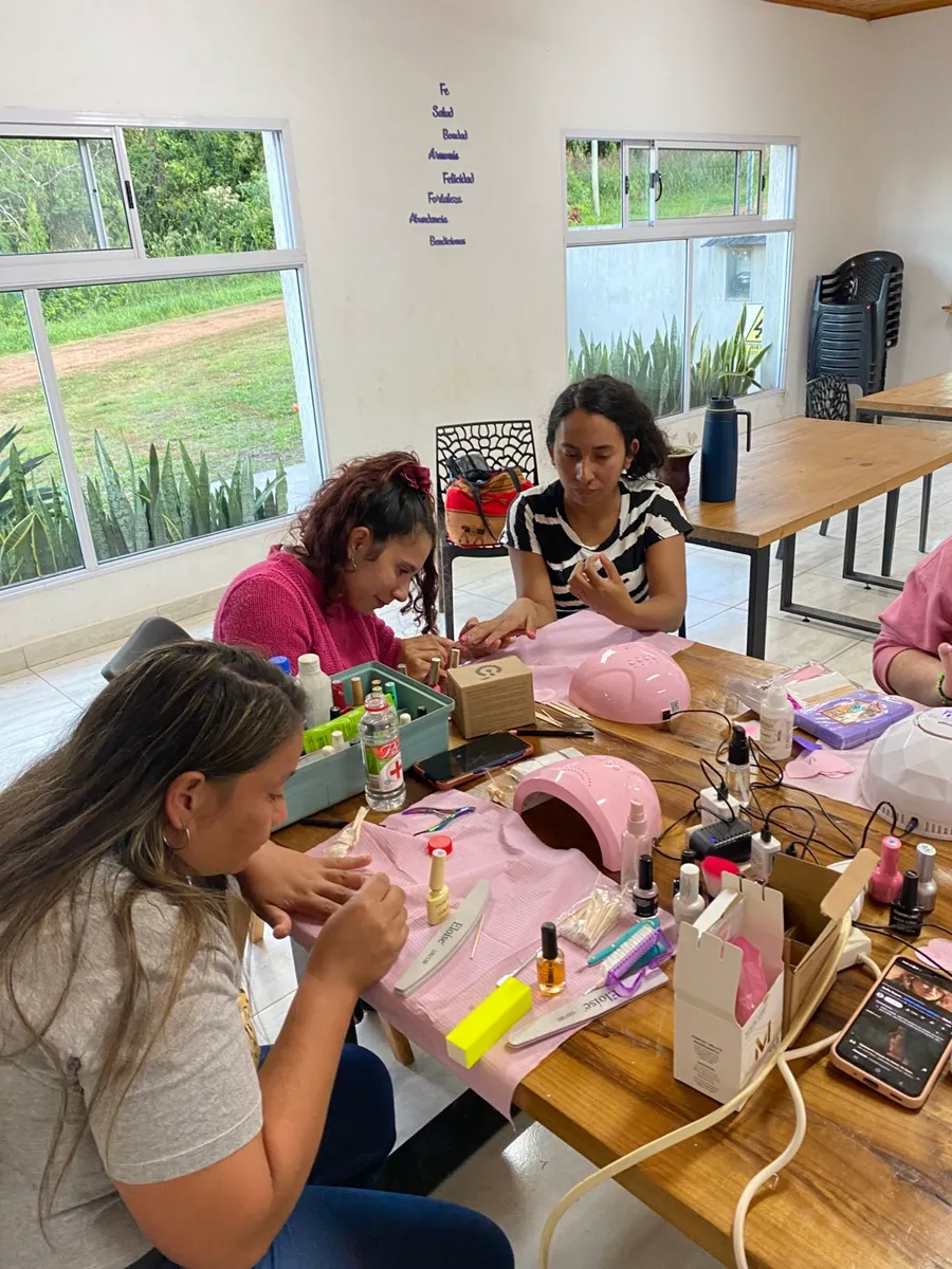 Clase en aula de la Fundación