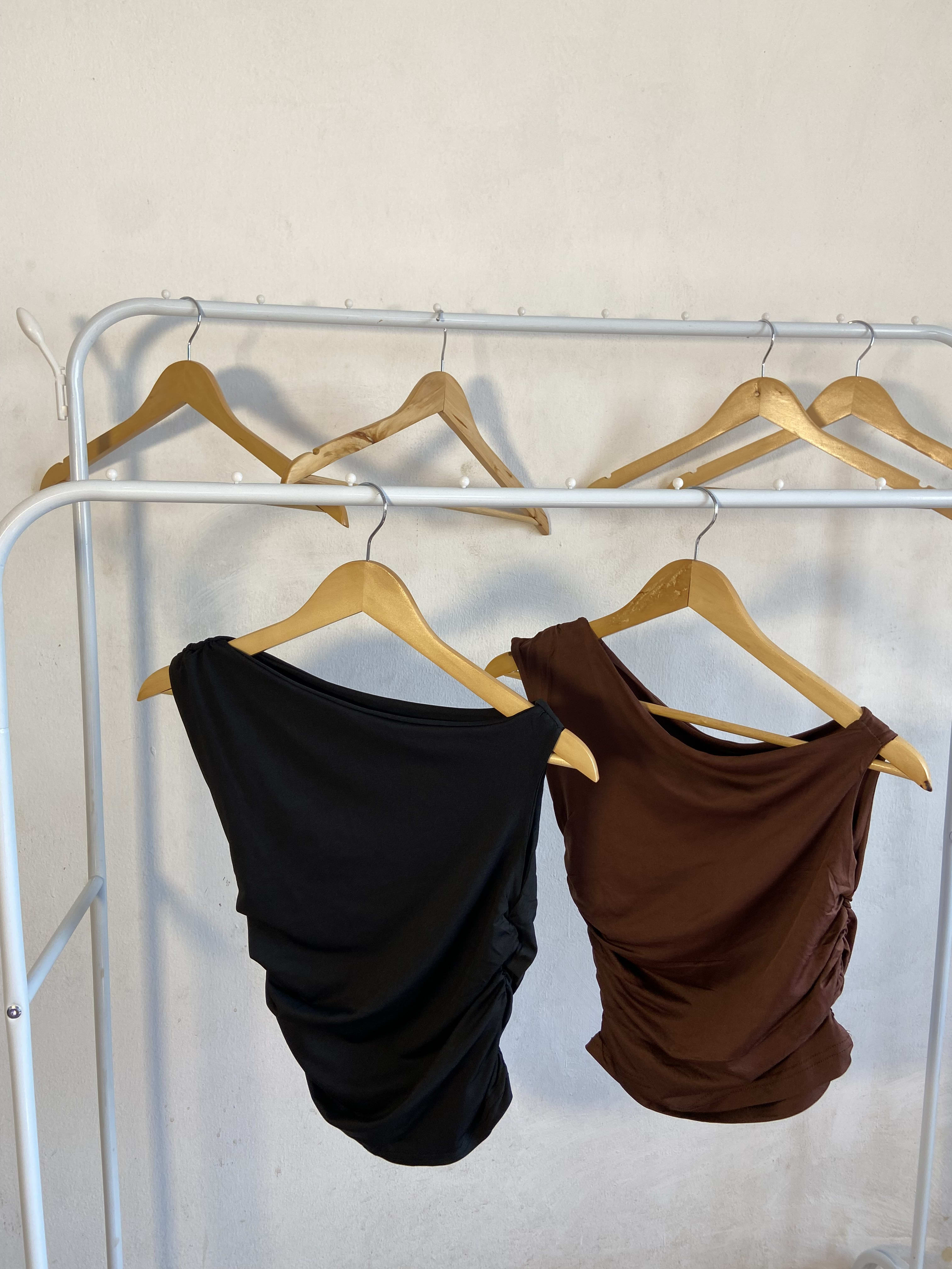 One shoulder top