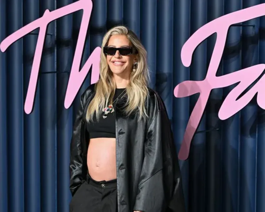 Ellie Goulding; Sienna Miller's baby-bump Fashion Awards moment — image 1