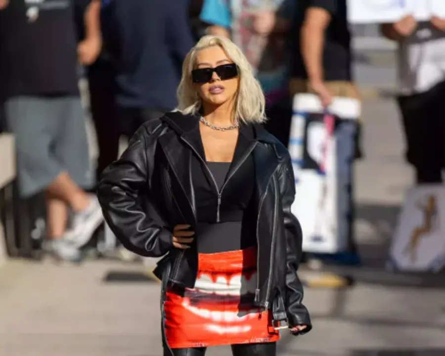 Christina Aguilera’s leather hot pants comeback look sends London and Los Angeles into a scroll frenzy — image 2