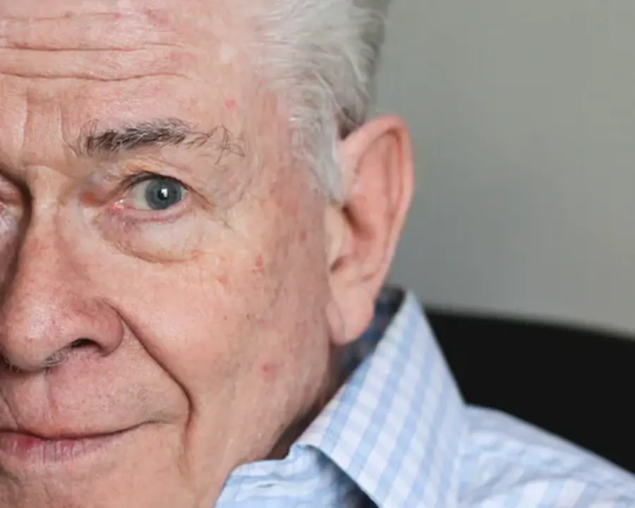 Stanley Baxter dies aged 99 as tributes flood in for Scotland’s TV comedy giant — image 1