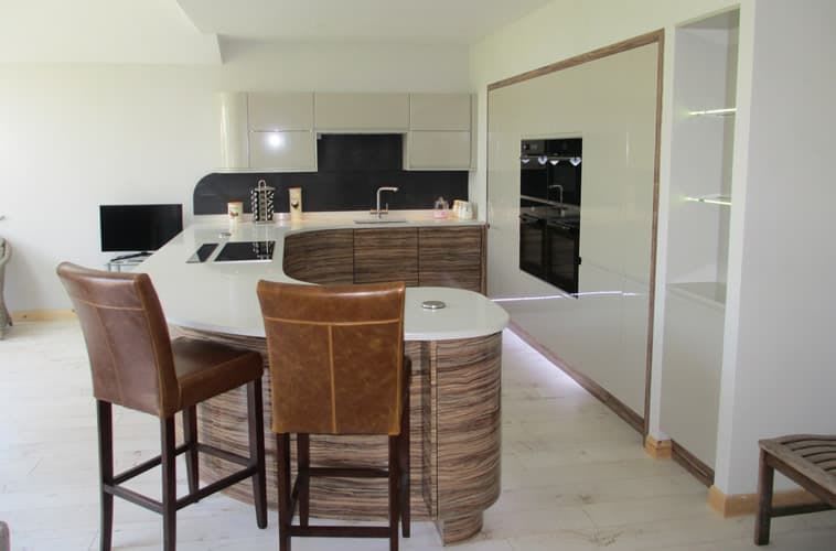 Treviso-Gloss-Olive-Wood-Gloss-Mussel-Roomset1