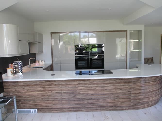 Treviso-Gloss-Olive-Wood-Gloss-Mussel-Roomset3