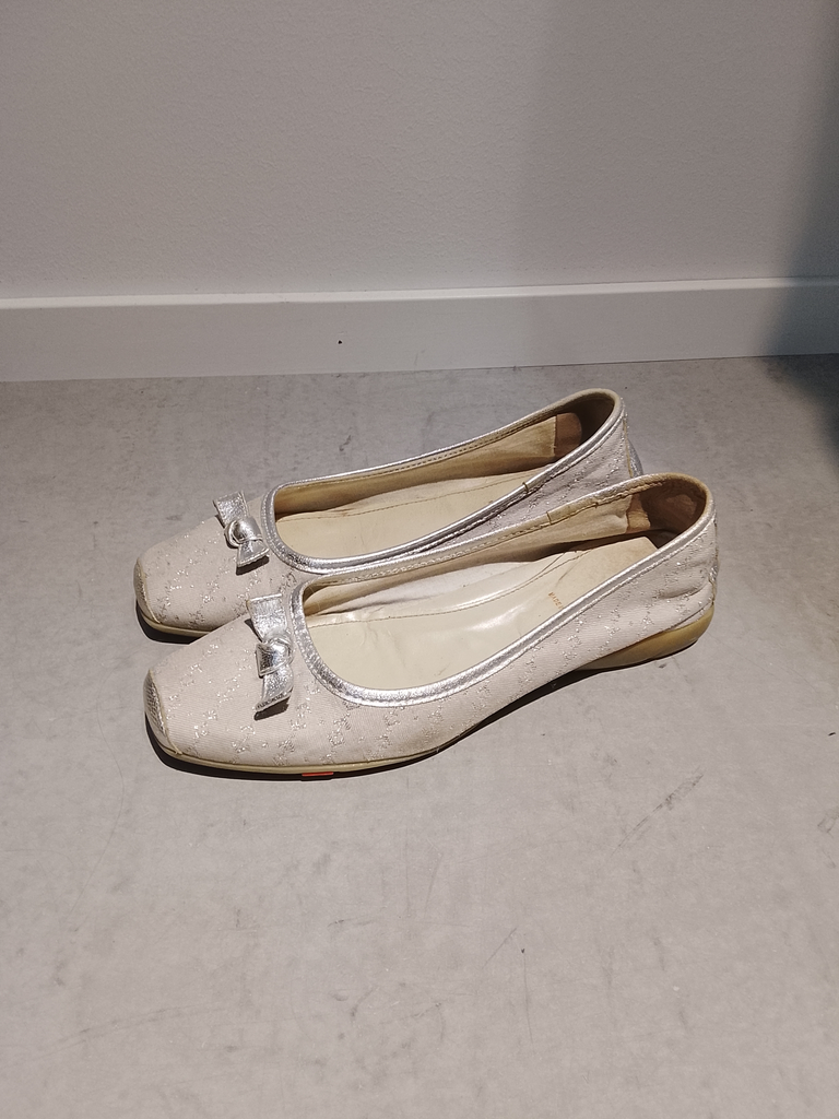 Ballerinaskor med silverbåge