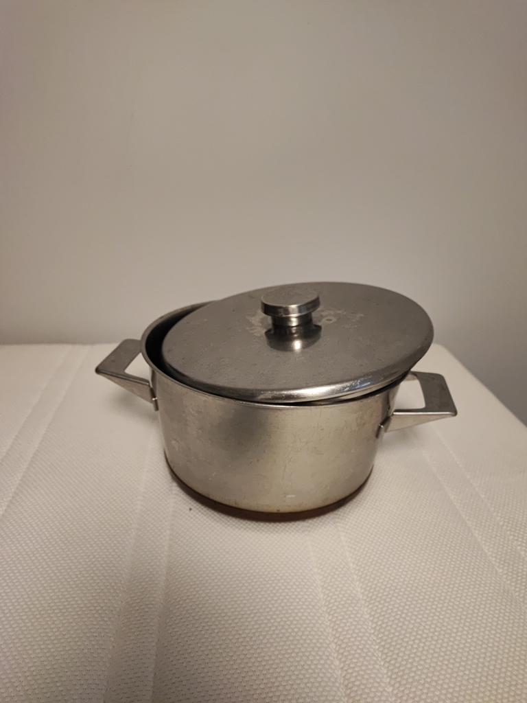 Metallkastrull med lock