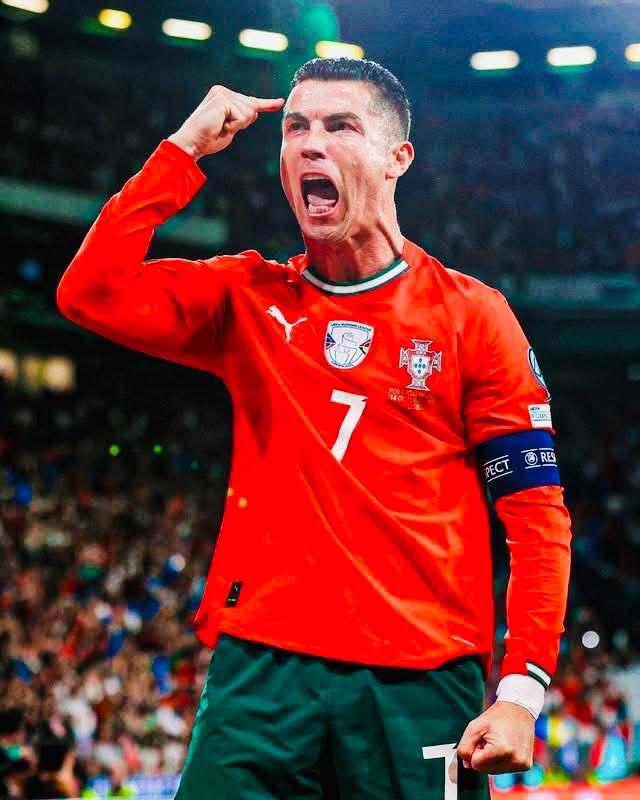 FOOTBALL MONDIAL    𝗥𝗘𝗖𝗢𝗥𝗗 ! CRISTIANO RONALDO DEVIENT LE PREMIER JOUEUR DE L'HISTOIRE À DISPUTER 6 COUPES DU MONDE ! 😍🇵🇹