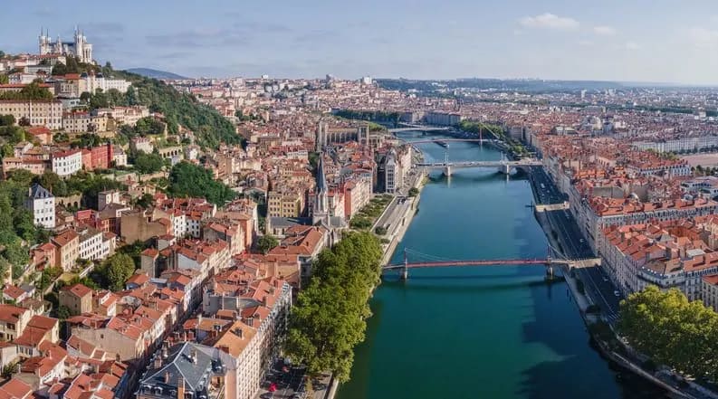 location utilitaires Lyon.jpg