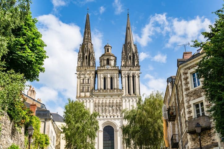 location voiture angers
