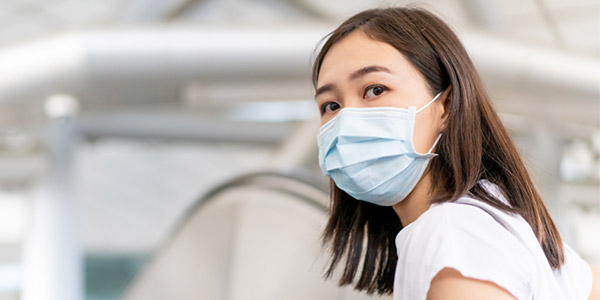 Menggunakan Masker
