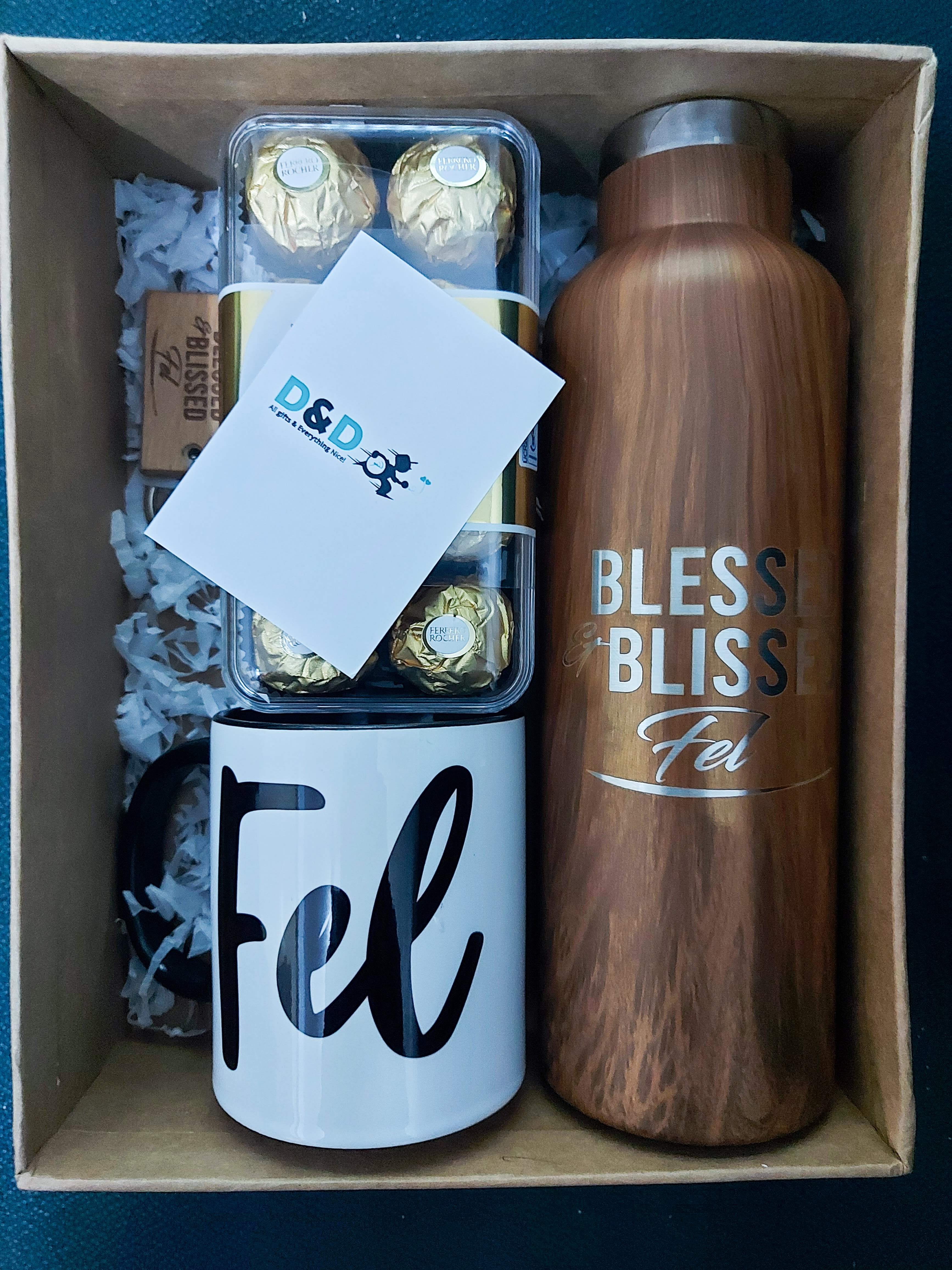 Customized gift hamper