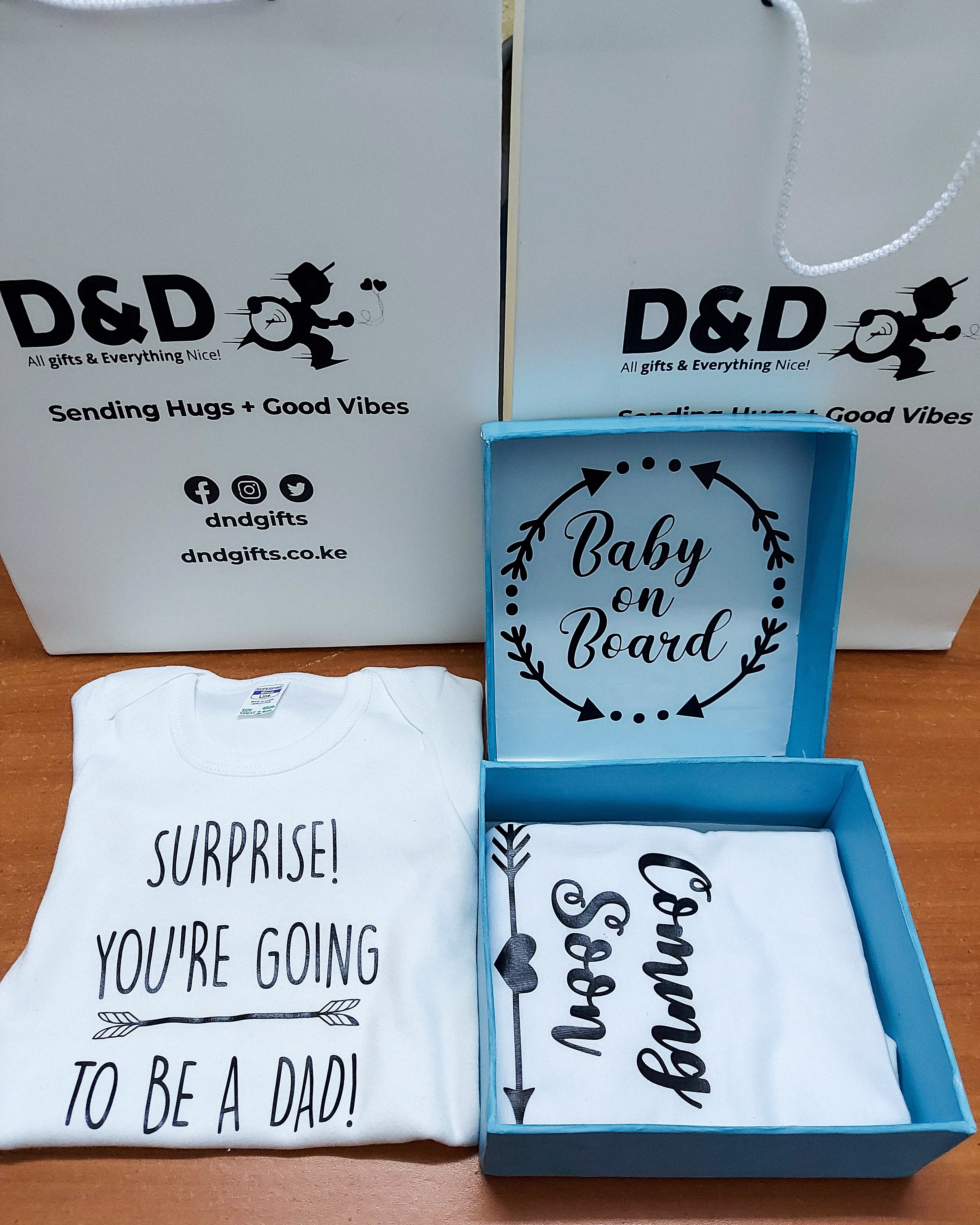 Pregnancy announcement hamper