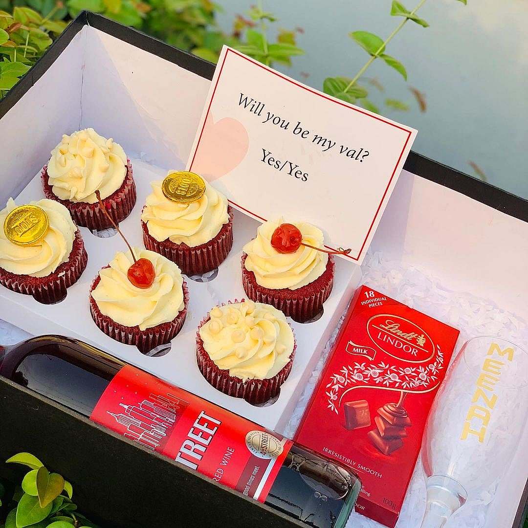 cupcakes, Chocolate, wine, personalized wine glass