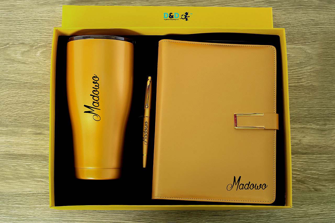 Corporate Gifts, thermal mug pen and notebook. - Image 3