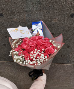 Pink roses and chocolate