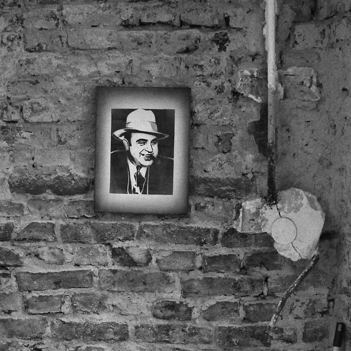 Kreativer Einblick ins Art Studio mit Originalkunst, Prozessen und Materialität
