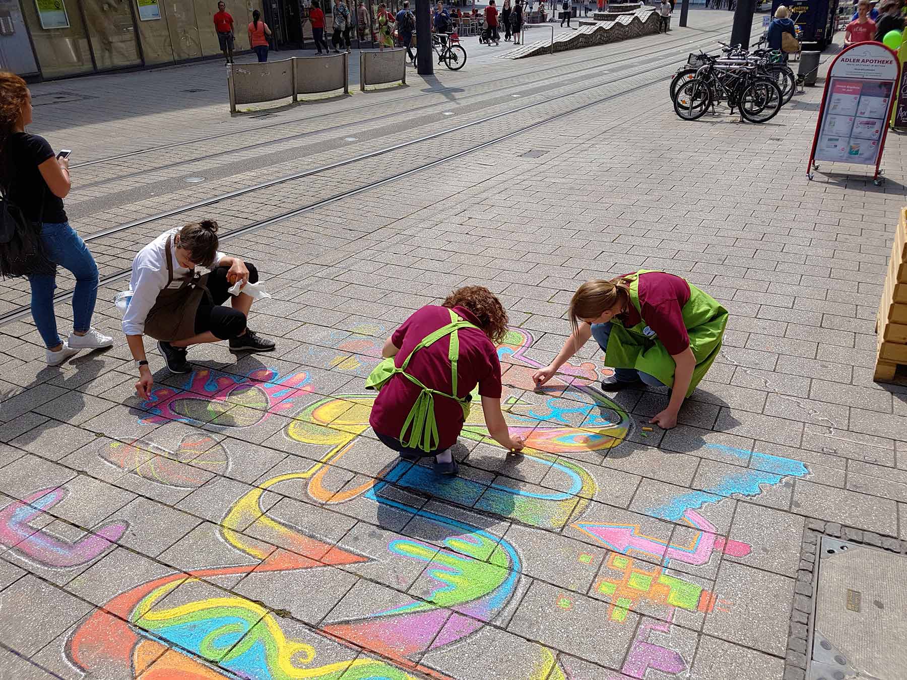 Straßenmalbild mit Kreide auf Pflaster in Witten, realistische Bodenmalerei im Stadtraum