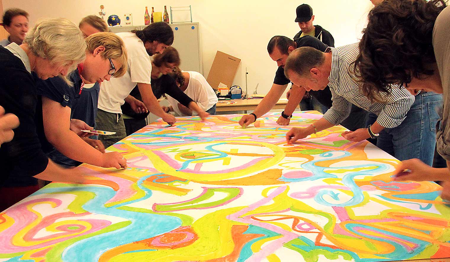 Team Kunst Projekt als kreatives Gruppenevent mit gemeinsamer Kunstaktion