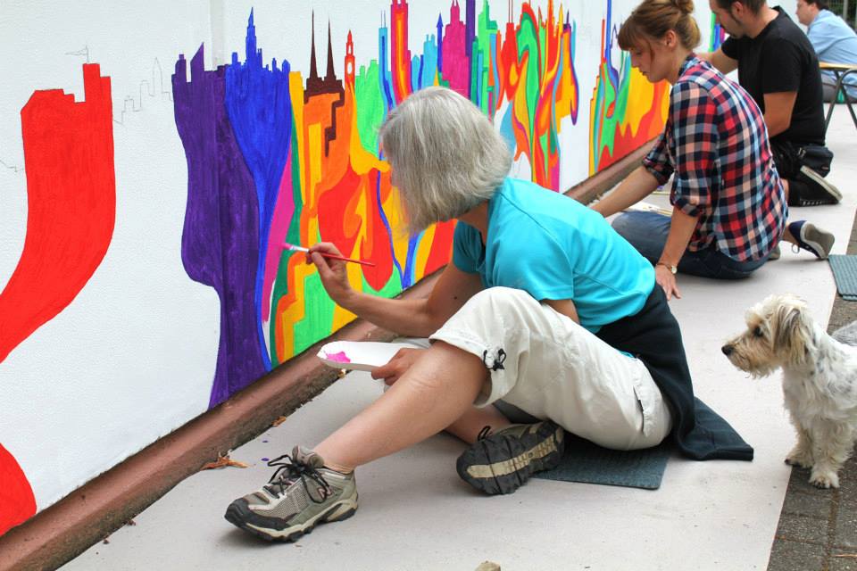 Kreatives Team Event mit Kunstprojekt und gemeinsamer Gestaltung