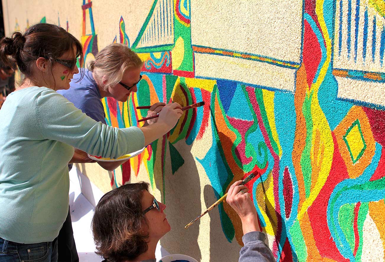 Team Kunst Projekt mit gemeinsamer kreativer Gestaltung als Workshop und Event
