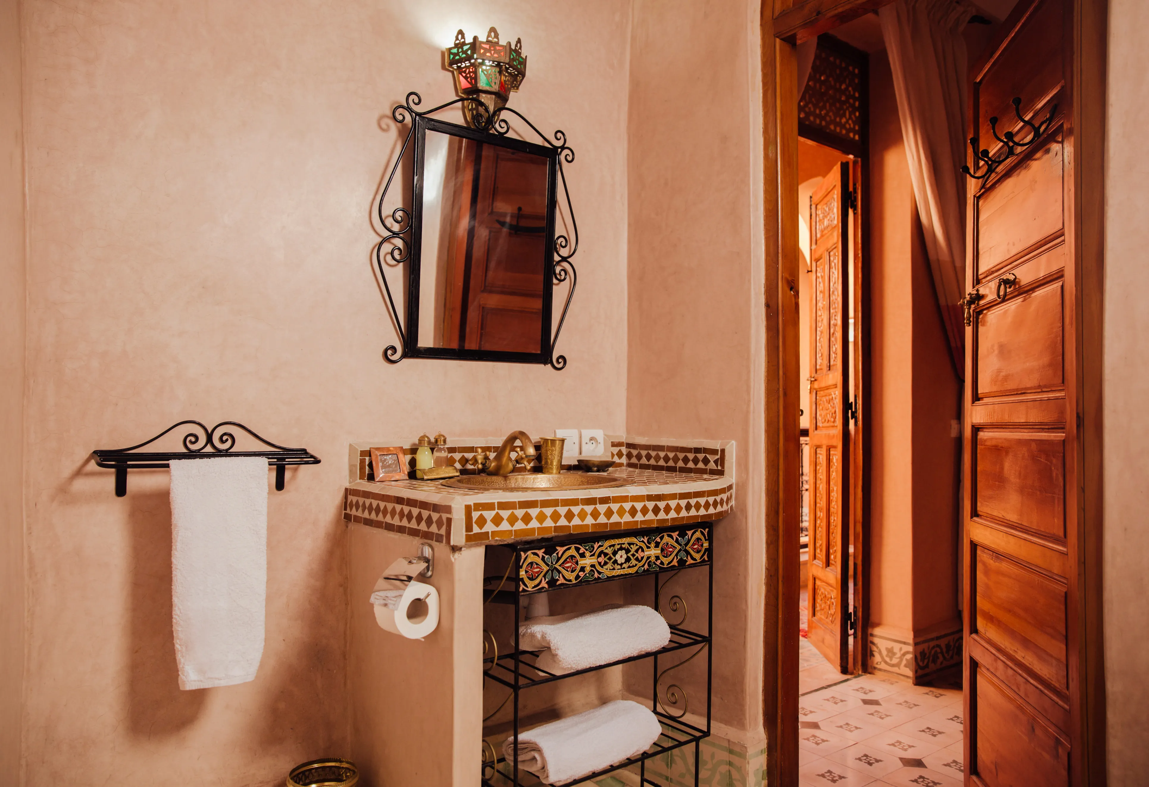 Private bathroom in Dalia room at Riad Bensaid Marrakech with traditional Moroccan-style shower