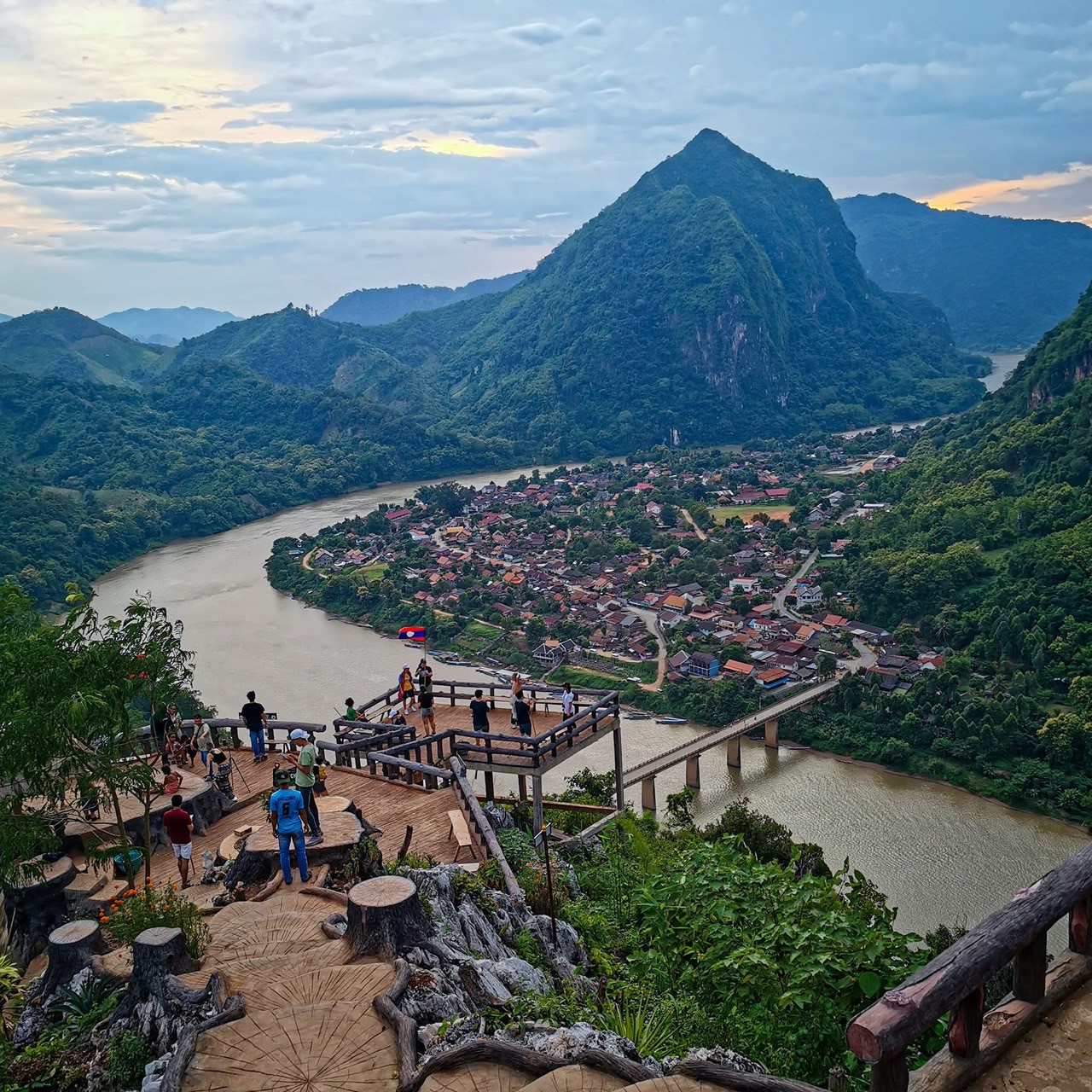 เมืองหนองเขียว, ลาว (เมืองงอย)