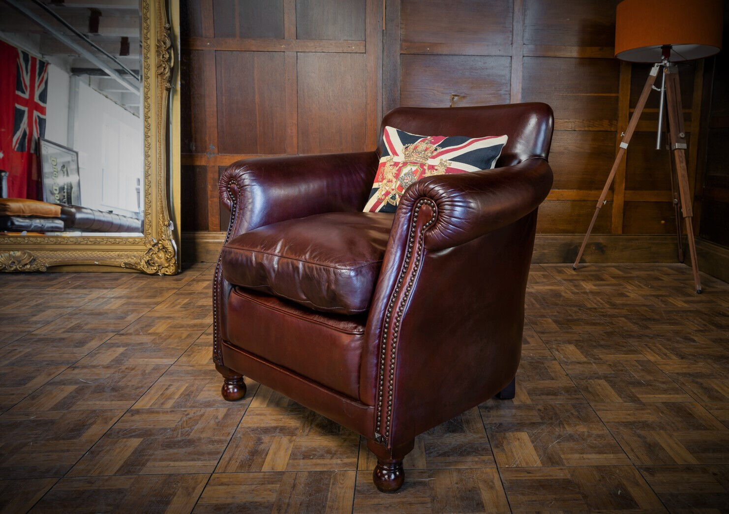 Petit Tetrad Keats Antique Chestnut Leather Chesterfield Club Chair One of Pair