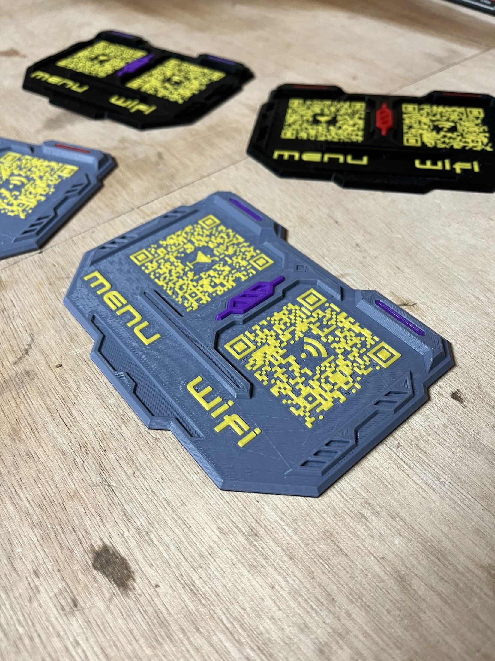 QR Code Plat - Manette & Vaisseau Spatial